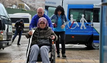 Engelli kadınları özel servisle spora götürüyorlar