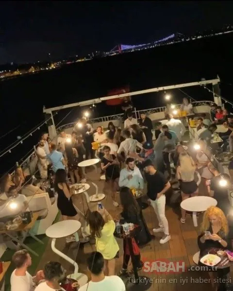 İstanbul Boğazı’nda “yüzen kulüplerde” salgına rağmen yat partileri kamerada