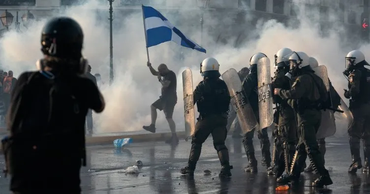 Yunanistan’da sokaklar karıştı! Miçotakis hükümetine tepki büyük