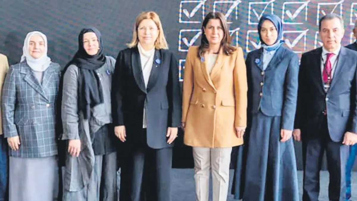 Kadınlar hem işte hem evde üretiyor