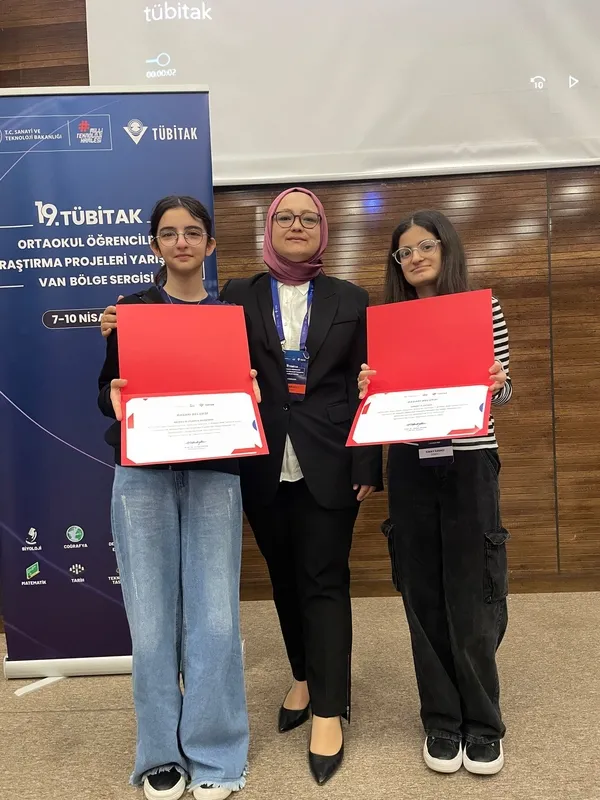 tubitak-bolge-finalinde-agridan-ogrenciler-odulleri-topladi-1744478214408.jpg