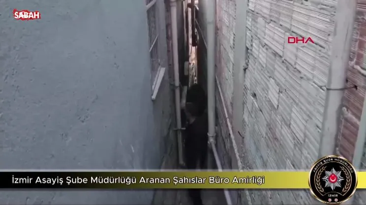 Firari hükümlü, polisten kaçmak için girdiği aydınlatma boşluğunda yakalandı | Video