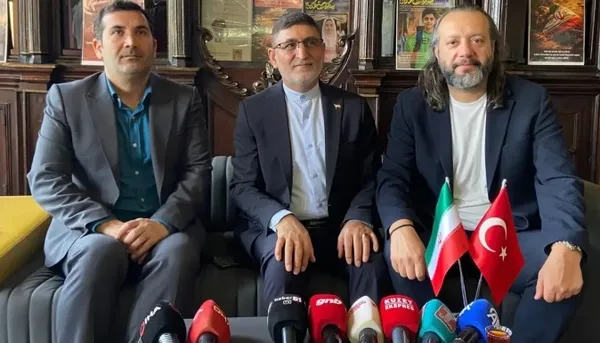 iran-islam-cumhuriyeti-trabzon-baskonsolosu-mohebati-dim-dik-ayaktayiz-yikilmadik-1778059680948.jpg
