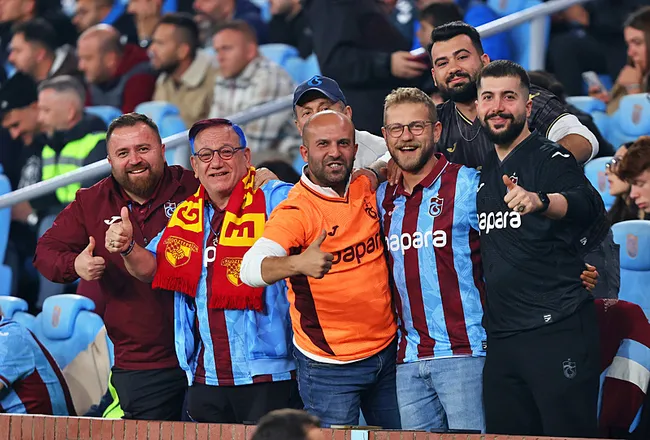 son-dakika-haberi-trabzonspor-tumosan-konyasporu-3-golle-devirdi-firtina-zirve-yarisinda-hata-yapmadi-1764444134422.jpeg