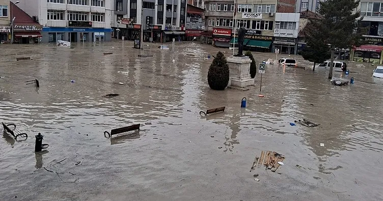 Havza’da sağanak yağış hayatı felç etti