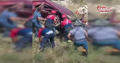 Hafif ticari araçla çarpışan otomobil şarampole yuvarlandı: 1 ölü, 2 yaralı | Video