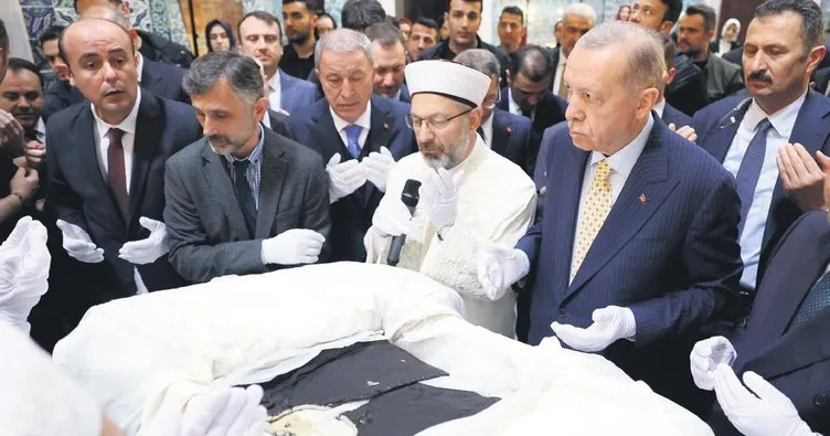 Erdoğan’dan kutsal emanetlere ziyaret