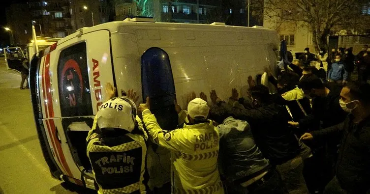 Çanakkale’de hasta taşıyan ambulansla taksi çarpıştı!