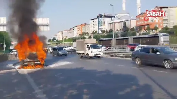E-5 Karayolu’nda araç alev topuna döndü: Sağlık kontrolü yerine görüntü çekmeye devam etti | Video