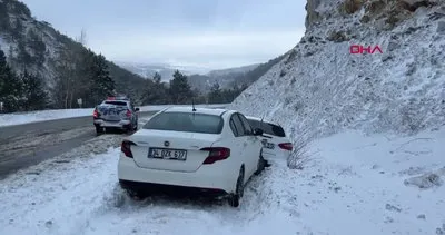 Kütahya’da kar yağışı nedeniyle kayganlaşan yolda kaza 2 yaralı