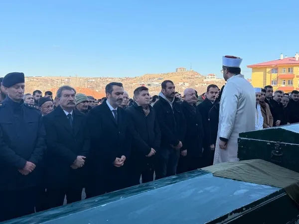 il-genel-meclis-uyesi-ismail-aydemire-karakecilide-son-veda-1768920464289.jpg