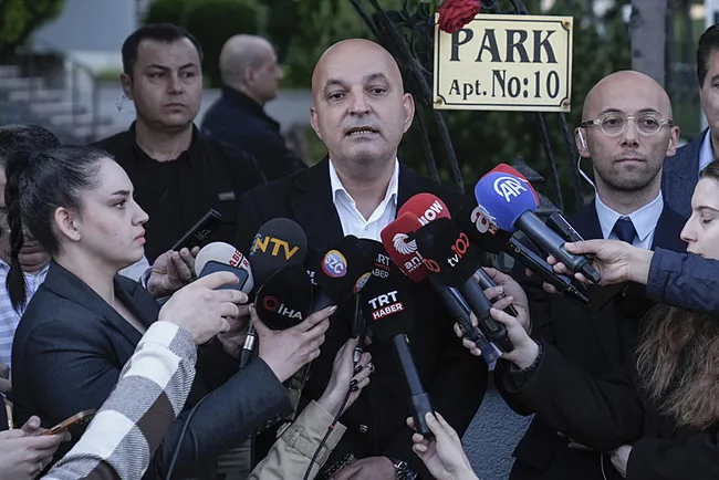chpli-mahir-polat-kemal-beye-hain-diyenlerin-partiyle-ilisigi-kesilir-1779635683722.jpeg CHP'li Mahir Polat: Kemal Bey'e hain diyenlerin partiyle ilişiği kesilir