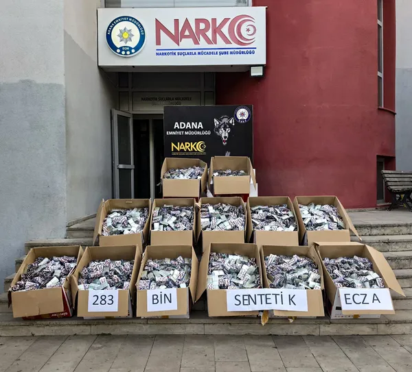 yer-adana-evinden-yuz-binlerce-uyusturucu-hap-cikti-suphelinin-ifadesi-pes-dedirtti-bana-ait-degil-kimsenin-gu-1786602368633.jpg