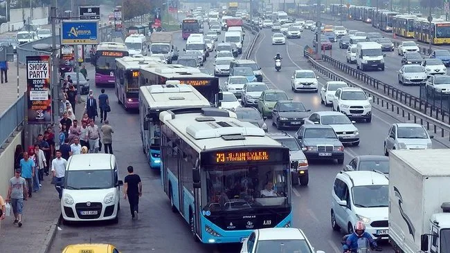 istanbul-ozel-halk-otobusleri-esnaf-odasindan-seferleri-durdurma-karari-ibbden-5-milyar-tl-alacagini-tahsil-ed-1744643349968.jpg