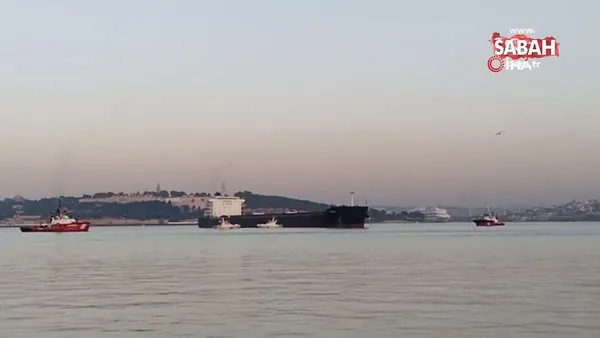 İstanbul Boğazı'nda gemi trafiği çift yönlü olarak askıya alındı | Video