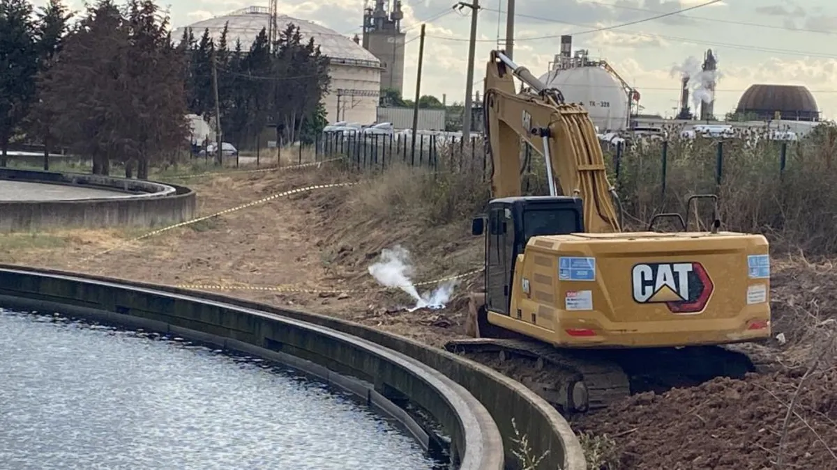 Kocaeli'de doğalgaz hattına zarar verilmesi sonucu oluşan patlamanın ardından bölgeye gelen ekipler