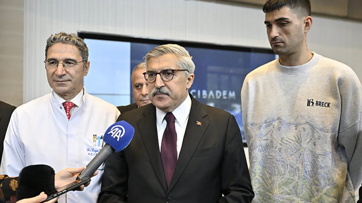 AK Partili Yayman’dan İbrahim Tatlıses’e ziyaret! Ünlü sanatçı hastane odasında türkü söyledi AK Partili Yayman’dan İbrahim Tatlıses’e ziyaret! Ünlü sanatçı hastane odasında türkü söyledi