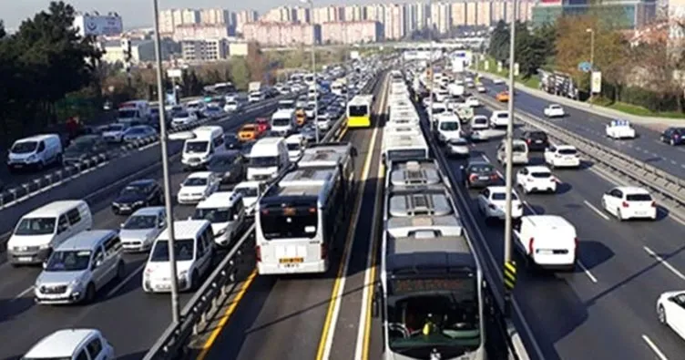İstanbul’da toplu ulaşımda yoğunluk yaşanıyor