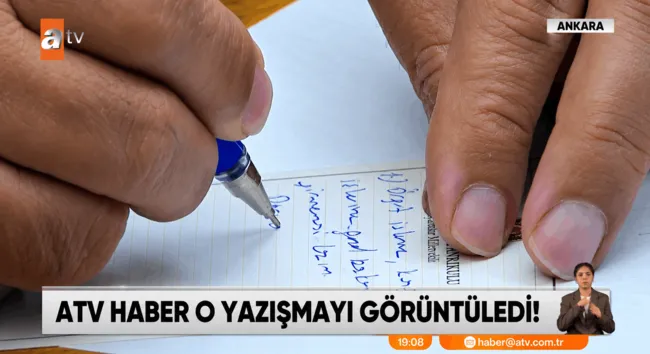 ozgur-ozeli-kursudeyken-elestirdiler-o-not-kameralara-takildi-orgut-islerine-girmemesi-lazim-1792525573566.png Özgür Özel’i kürsüdeyken eleştirdiler: O not kameralara takıldı! “Örgüt işlerine girmemesi lazım”