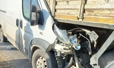 Ticari araç, kamyona ok gibi saplandı! 2 kişi hayatını kaybetti