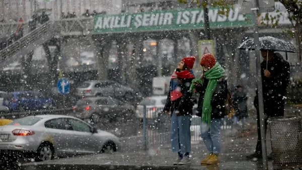 İstanbul'a yeni kar uyarısı! Bu gece ve yarın etkisini artıracak
