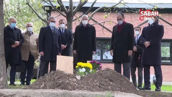 Cumhurbaşkanı Erdoğan, Gazeteci Ahmet Kekeç’in mezarını ziyaret ederek Kur'an-ı Kerim okudu | Video