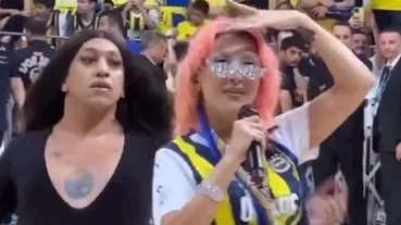 Sezon sonunda tüy diktiler! Hande Yener'in eşcinsel dansçıyla şampiyonluk kutlamalarına katılmasına tepki yağıyor!