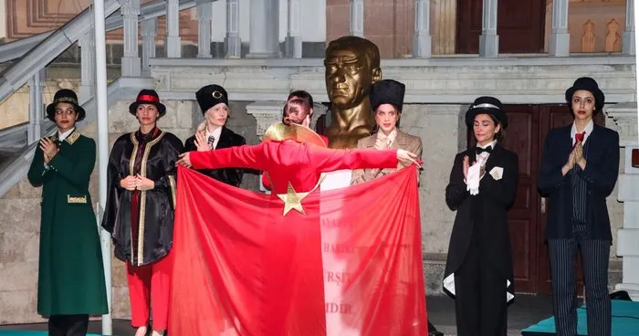 Atatürk ve Cumhuriyet temalı kostümler tanıtıldı