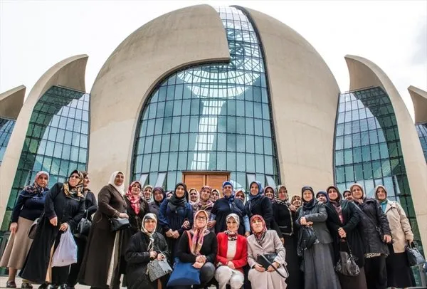 Köln Merkez Camii'ne Almanlardan yoğun ilgi