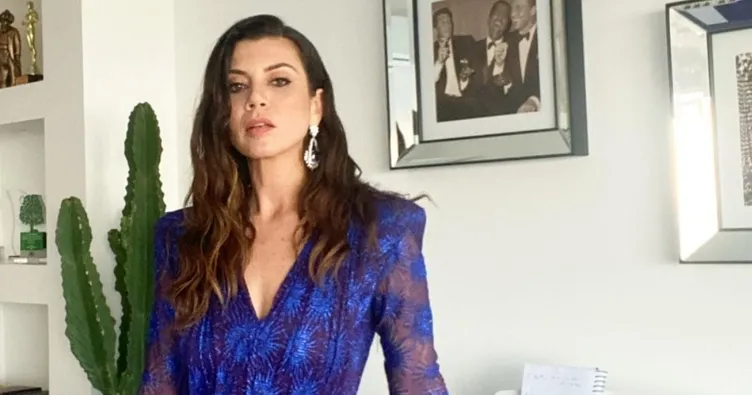 Ünlü oyuncu Gökçe Bahadır eşiyle birlikte söyledi! Gökçe Bahadır sesiyle büyüledi!