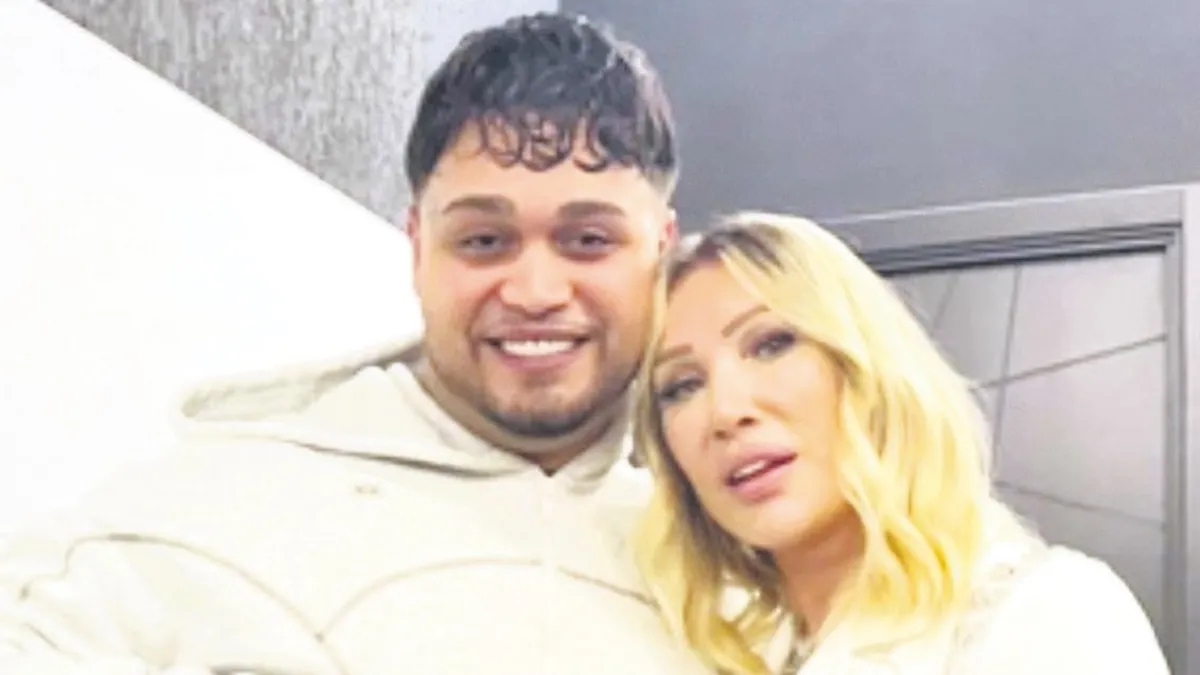 Seda Sayan rap konserinde eğlendi