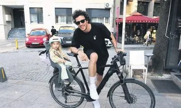 Baba-kızın bisiklet keyfi