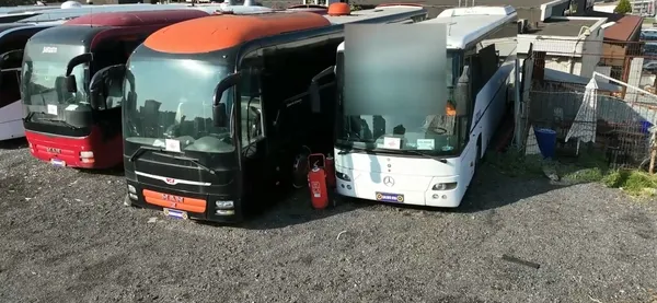 change-otobus-cetesine-operasyon-hurda-otobuslerin-sase-numarasini-calip-yenilere-taktilar-1766041097303.jpg