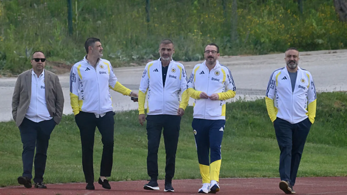 Fenerbahçe yönetim kurulu üyeleri Topuk Yaylası'nda futbolcularla bir arada.