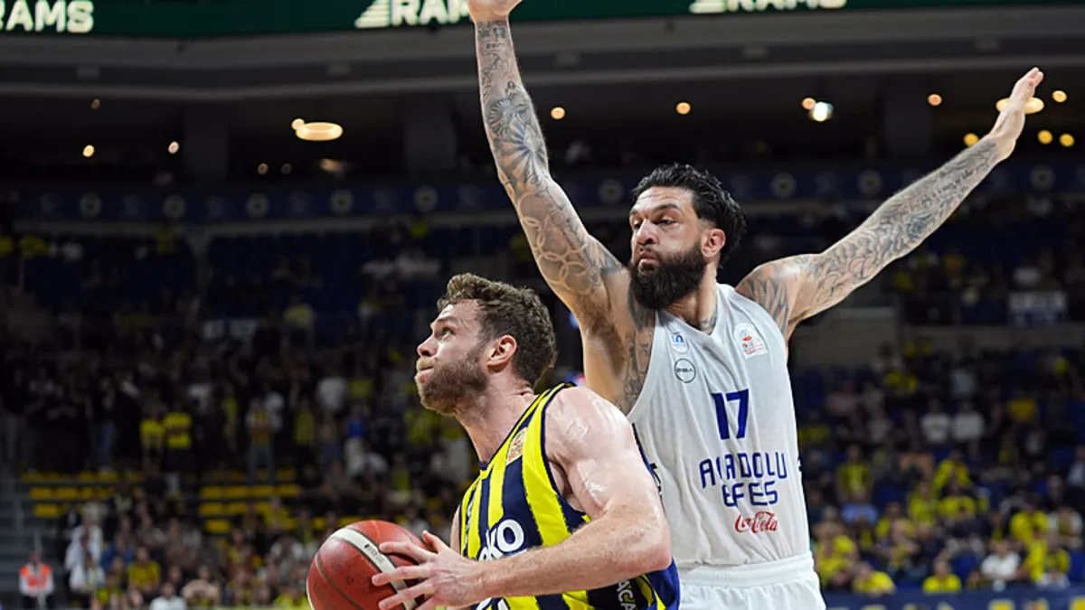 Anadolu Efes'e Vincent Poirier'den kötü haber!
