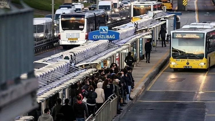 Bugün metrobüs, Marmaray, metrolar kaça kadar açık, saat kaçta bitiyor? 31 Aralık yılbaşında otobüs, metrobüs, Marmaray, metro saat kaça kadar çalışıyor?