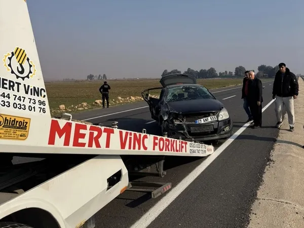 nusaybinde-otomobil-bariyerlere-carpti-4-hafif-yarali-1766412051929.jpg
