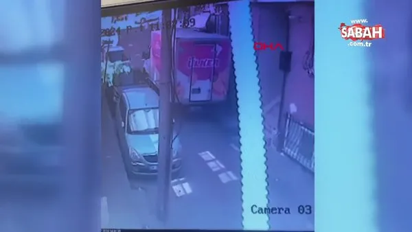 Kağıthane’de kamyonun çarptığı balkon yıkıldı; O anlar kamerada | Video