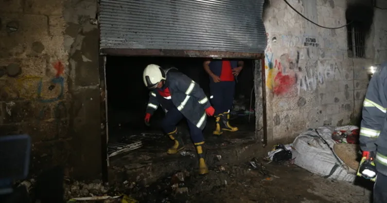 Adana’da hurda deposunda yangın