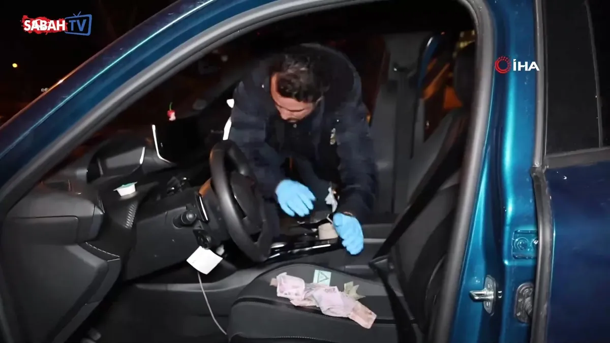 Sahte çeyrek altınla telefon vurgunu: 2 kişi tutuklandı | Video videosunu izle Sahte çeyrek altınla telefon vurgunu: 2 kişi tutuklandı | Video videosunu izle