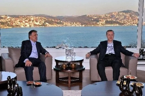 Başbakan Erdoğan ilk kez evinden çıktı!