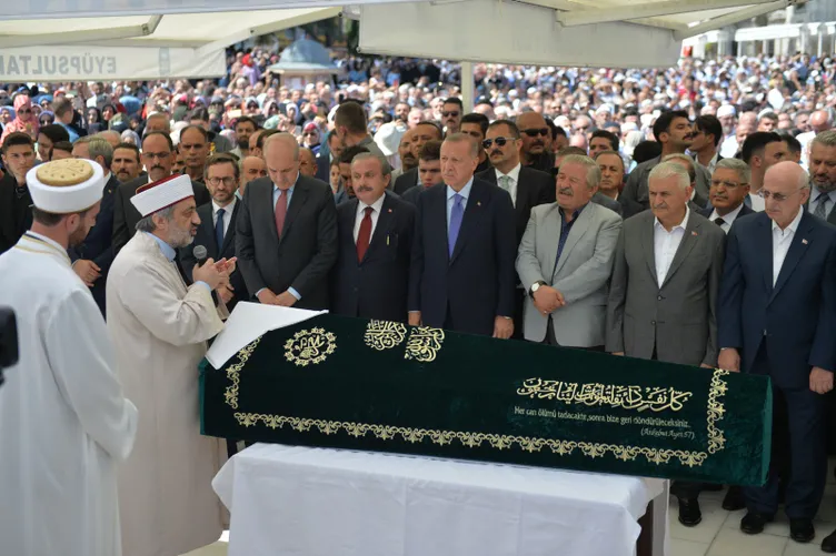 Şule Yüksel Şenler son yolculuğuna uğurlandı