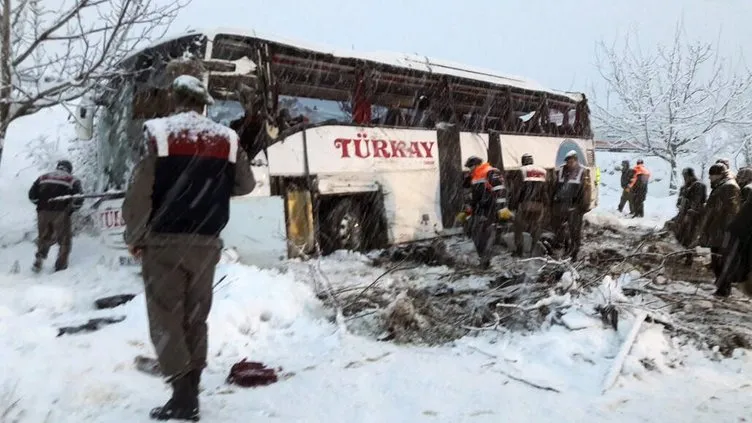 Sinop’ta yolcu otobüsü uçuruma yuvarlandı