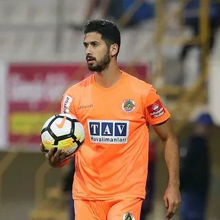 Emre Akbaba için son tango
