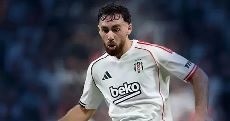 Benzin döküp evini yaktı!