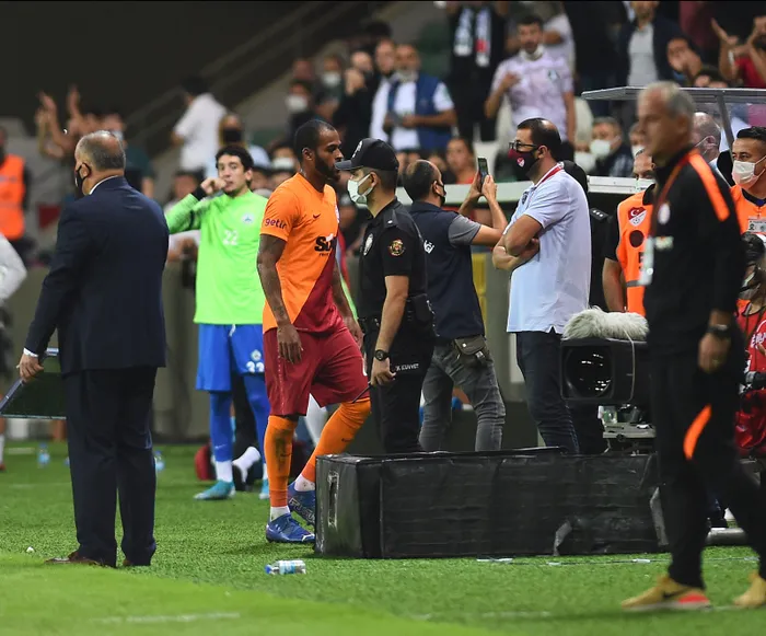 burak-elmastan-olay-sozler-galatasaray-marcaoya-verilecek-cezayla-tehdit-edildi-1629457783116.jpg