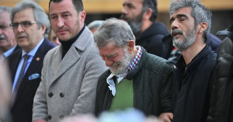 Ahmet Mekin eşi Kumral Şükran Kurteli’yi gözyaşlarıyla son yolculuğuna uğurladı!