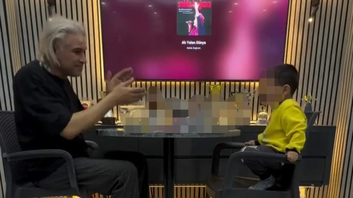 SON DAKİKA… Türkiye bu rezaleti konuşuyor! İzmir’de sözde baba 3 yaşındaki oğlunu alkol masasına oturttu! SON DAKİKA… Türkiye bu rezaleti konuşuyor! İzmir’de sözde baba 3 yaşındaki oğlunu alkol masasına oturttu!