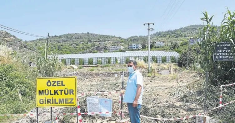 Yolun tapusunu astı