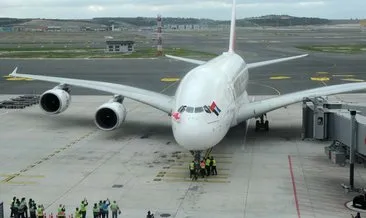Dünyanın en büyük yolcu uçağı İstanbul’da: Gören herkes telefona sarıldı